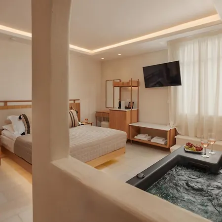 מלון Polis Of Naxos 3*