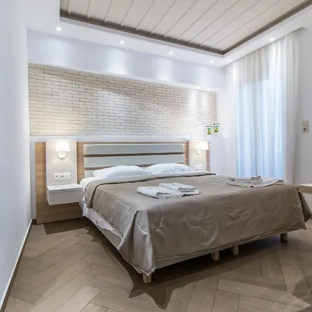 Polis Of Naxos 3*