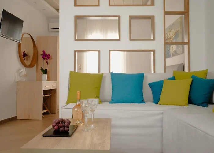 Polis Of Naxos מלון