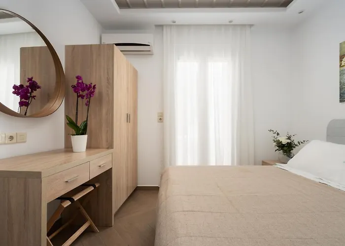 Polis Of Naxos מלון 3*