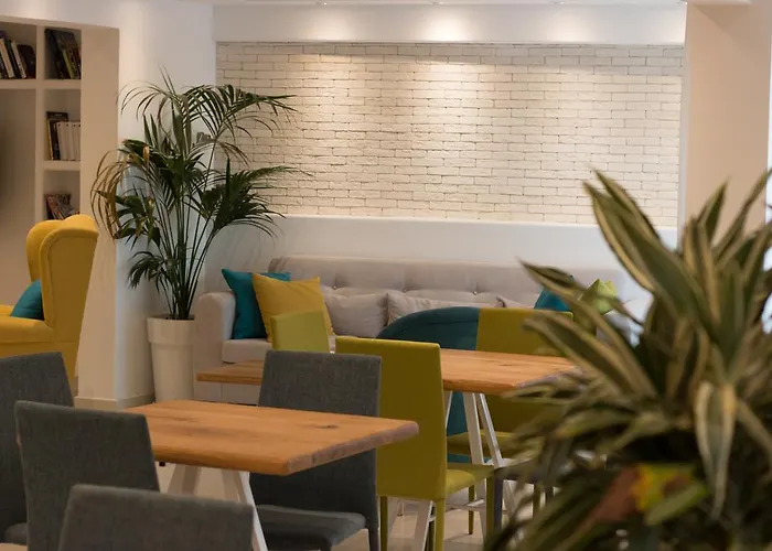 מלון Polis Of Naxos 3*